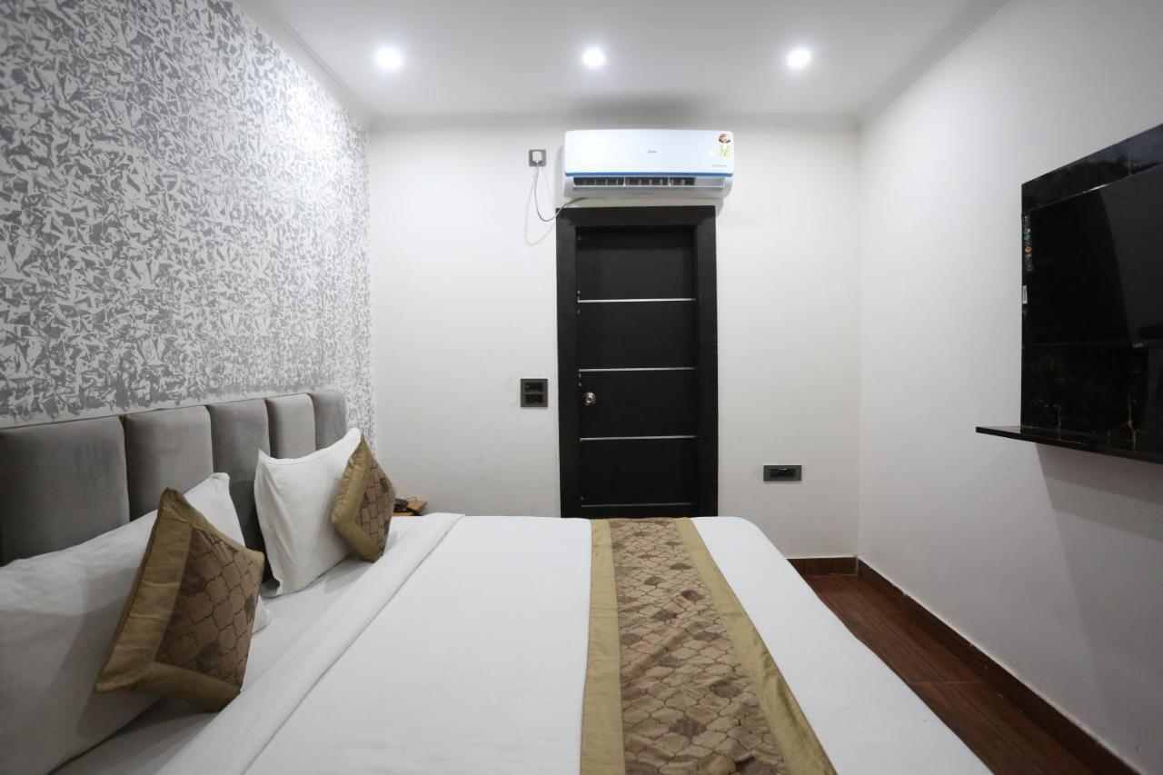 Hotel Twamev Couple Friendly Laxmi Nagar Új-Delhi Kültér fotó
