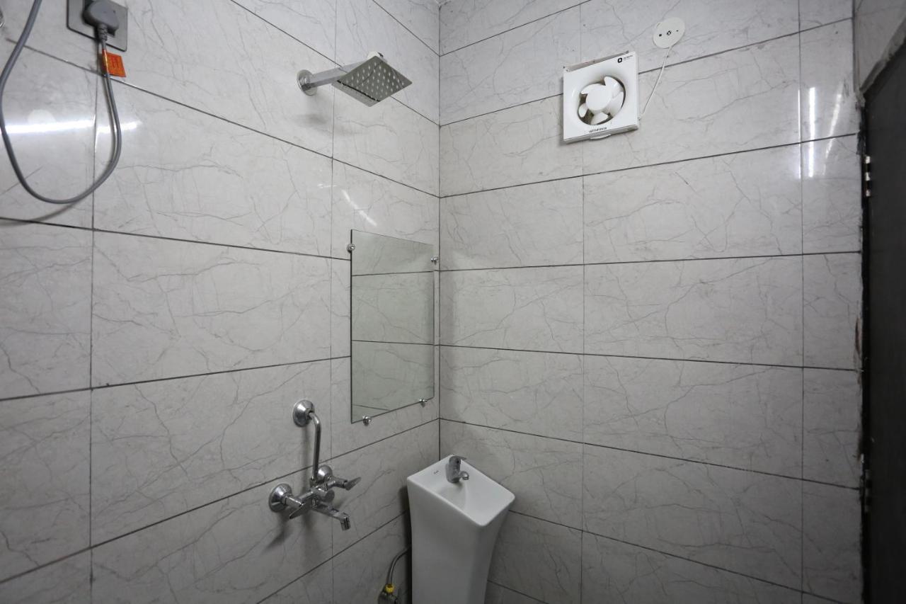 Hotel Twamev Couple Friendly Laxmi Nagar Új-Delhi Kültér fotó