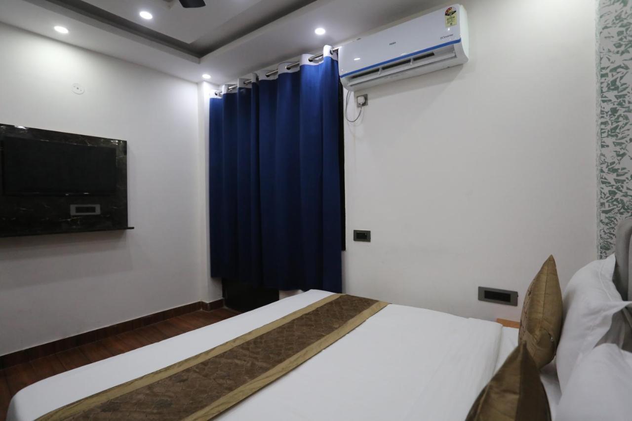 Hotel Twamev Couple Friendly Laxmi Nagar Új-Delhi Kültér fotó